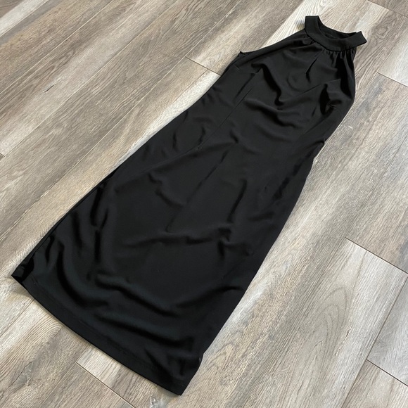 Vintage Ladies’ 1990’s Black Crepe LBD Halter Neck Fitted Cocktail Dress [XS] - Picture 4 of 9